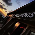 Homestay Surfers Getaway - Staycation *